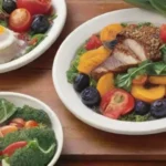 Platos vibrantes con verduras coloridas y proteínas frescas organizados armoniosamente