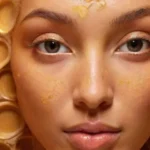 Líneas suaves y contornos delicados evocan la belleza natural en tonos cálidos y texturas armoniosas