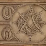 Runiadas intrincadas en un fondo suave y texturizado